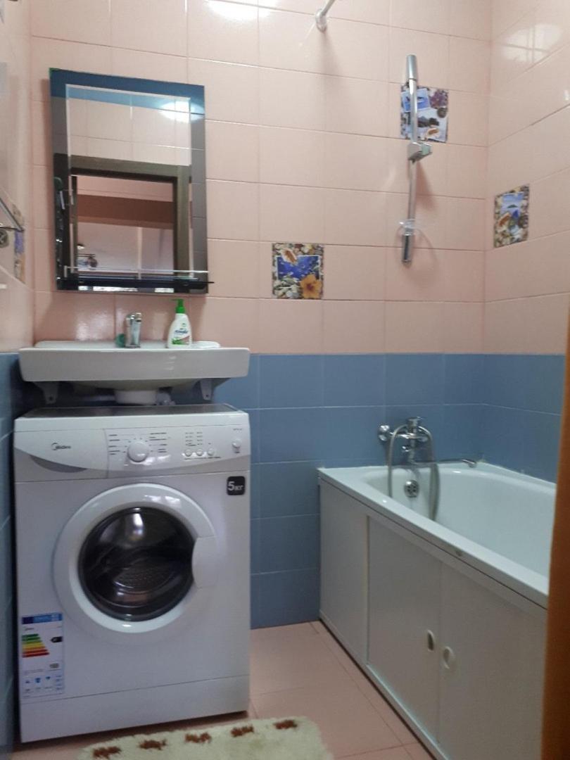 Apartments On Mustafa Ozturk Almaty Bagian luar foto