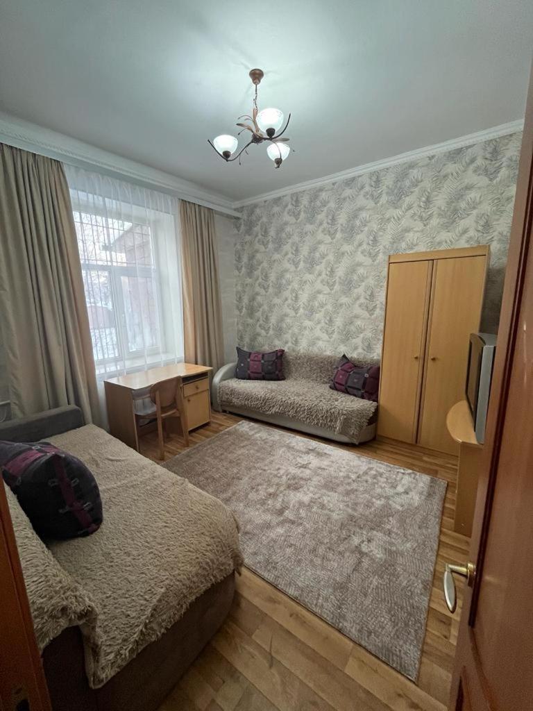Apartments On Mustafa Ozturk Almaty Bagian luar foto