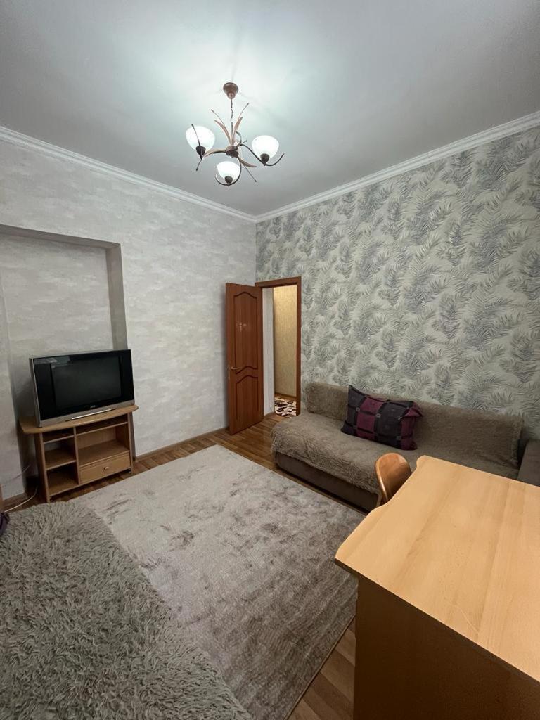 Apartments On Mustafa Ozturk Almaty Bagian luar foto