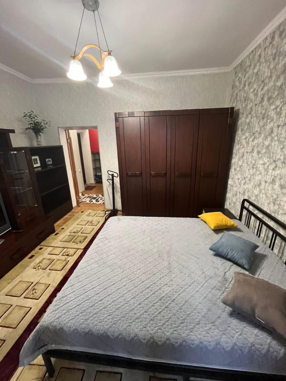 Apartments On Mustafa Ozturk Almaty Bagian luar foto