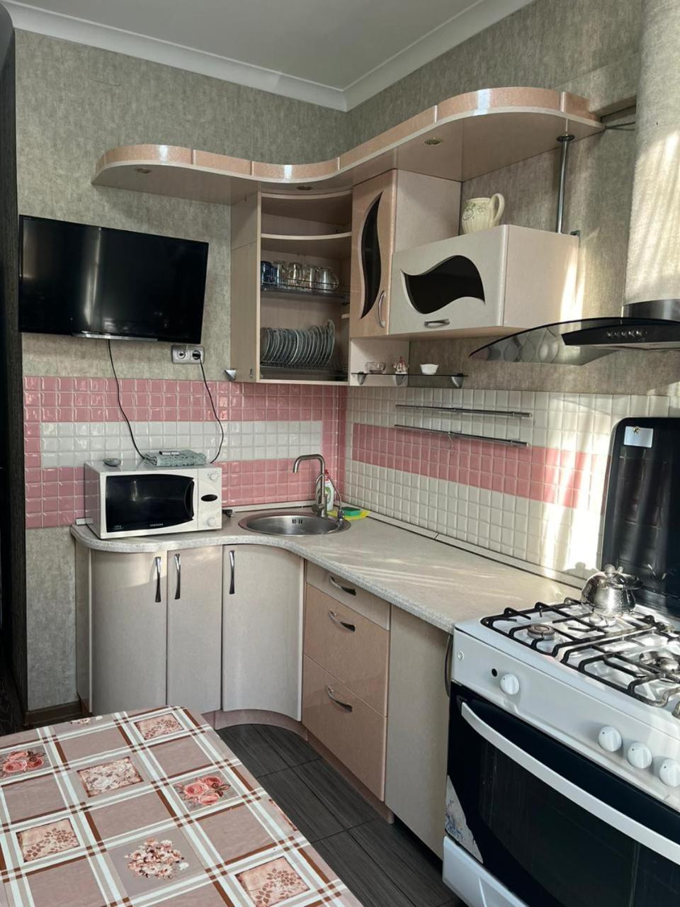 Apartments On Mustafa Ozturk Almaty Ruang foto