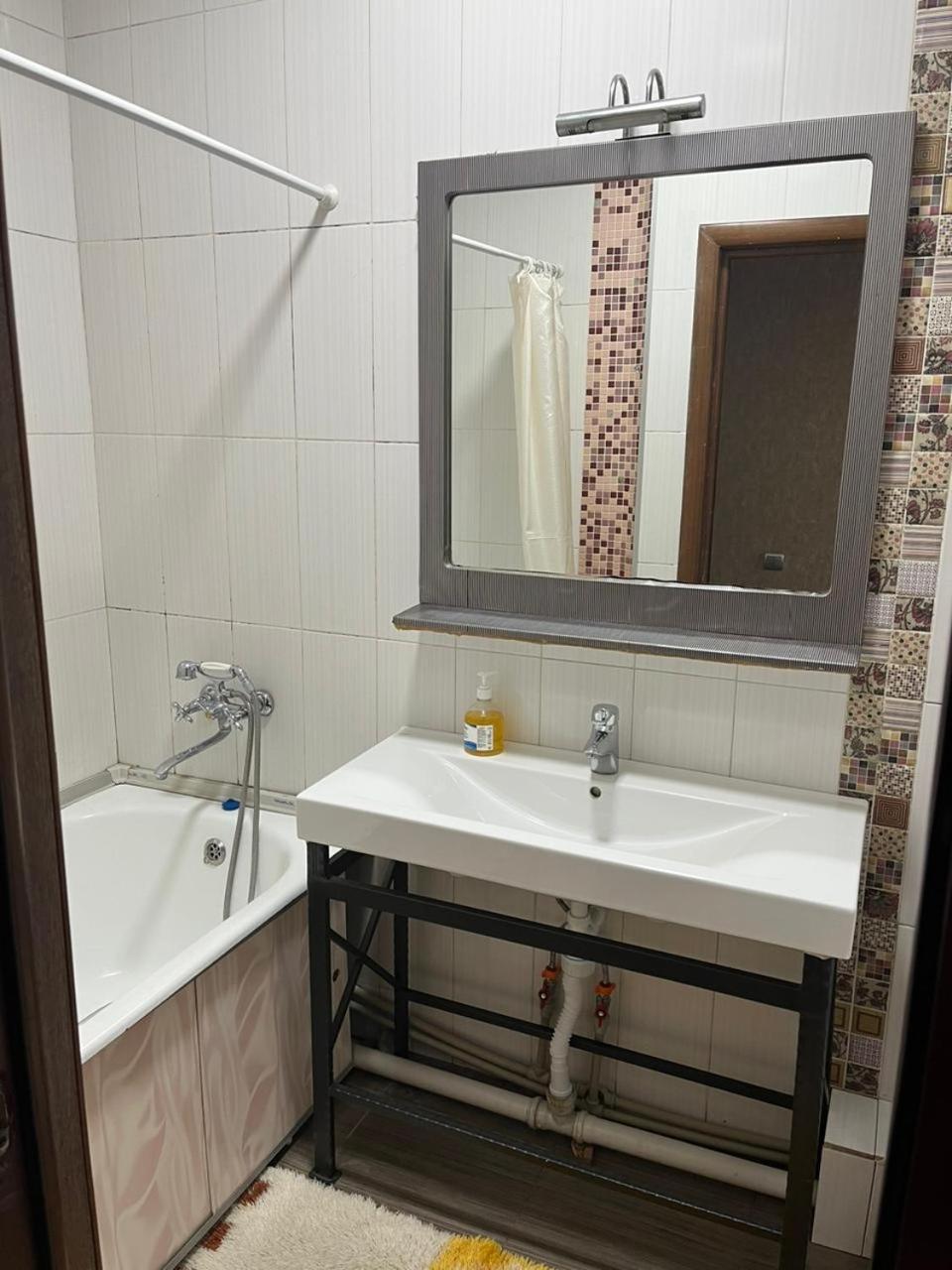 Apartments On Mustafa Ozturk Almaty Ruang foto