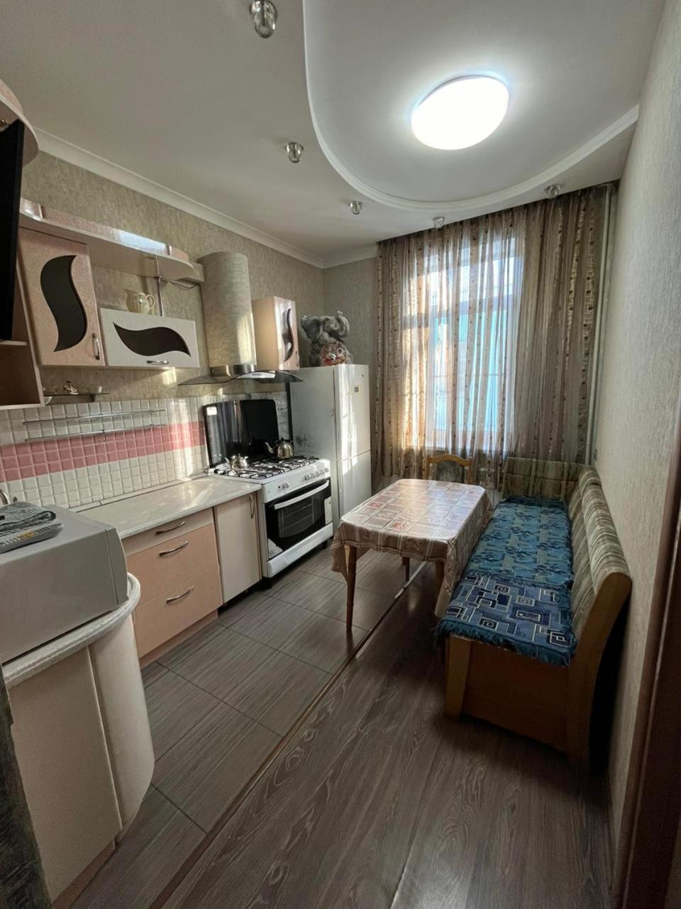 Apartments On Mustafa Ozturk Almaty Ruang foto