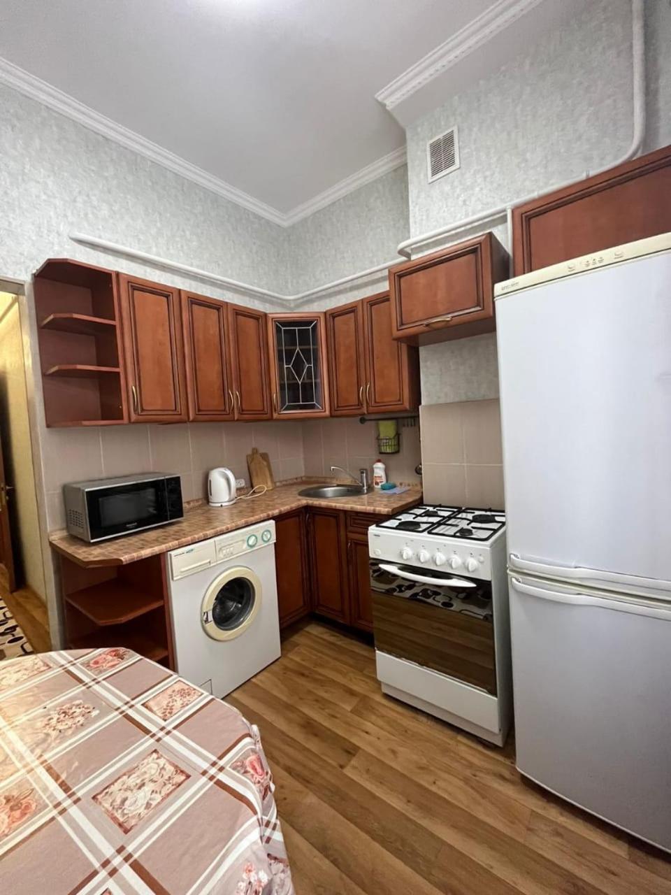 Apartments On Mustafa Ozturk Almaty Ruang foto