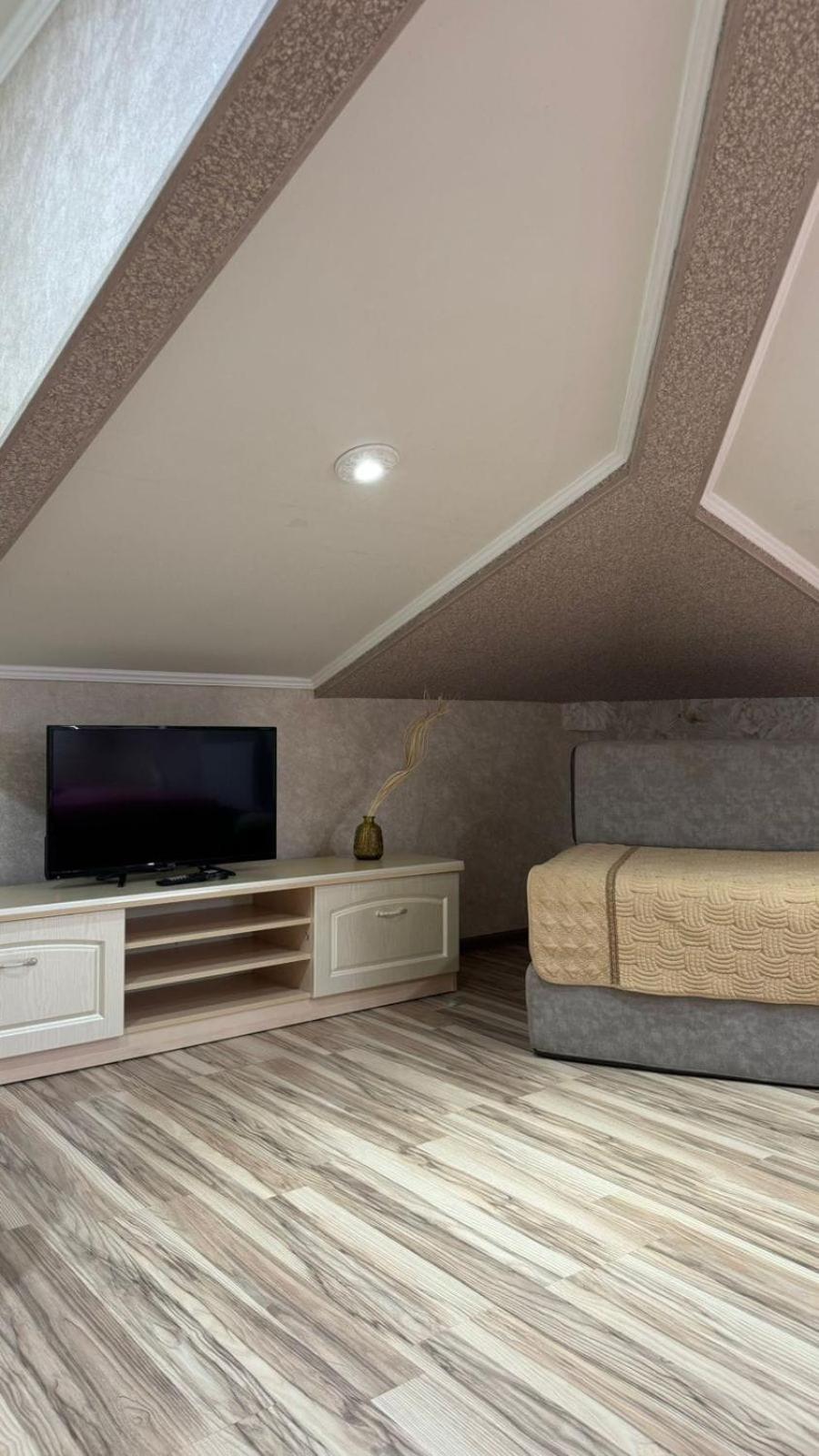 Apartments On Mustafa Ozturk Almaty Bagian luar foto