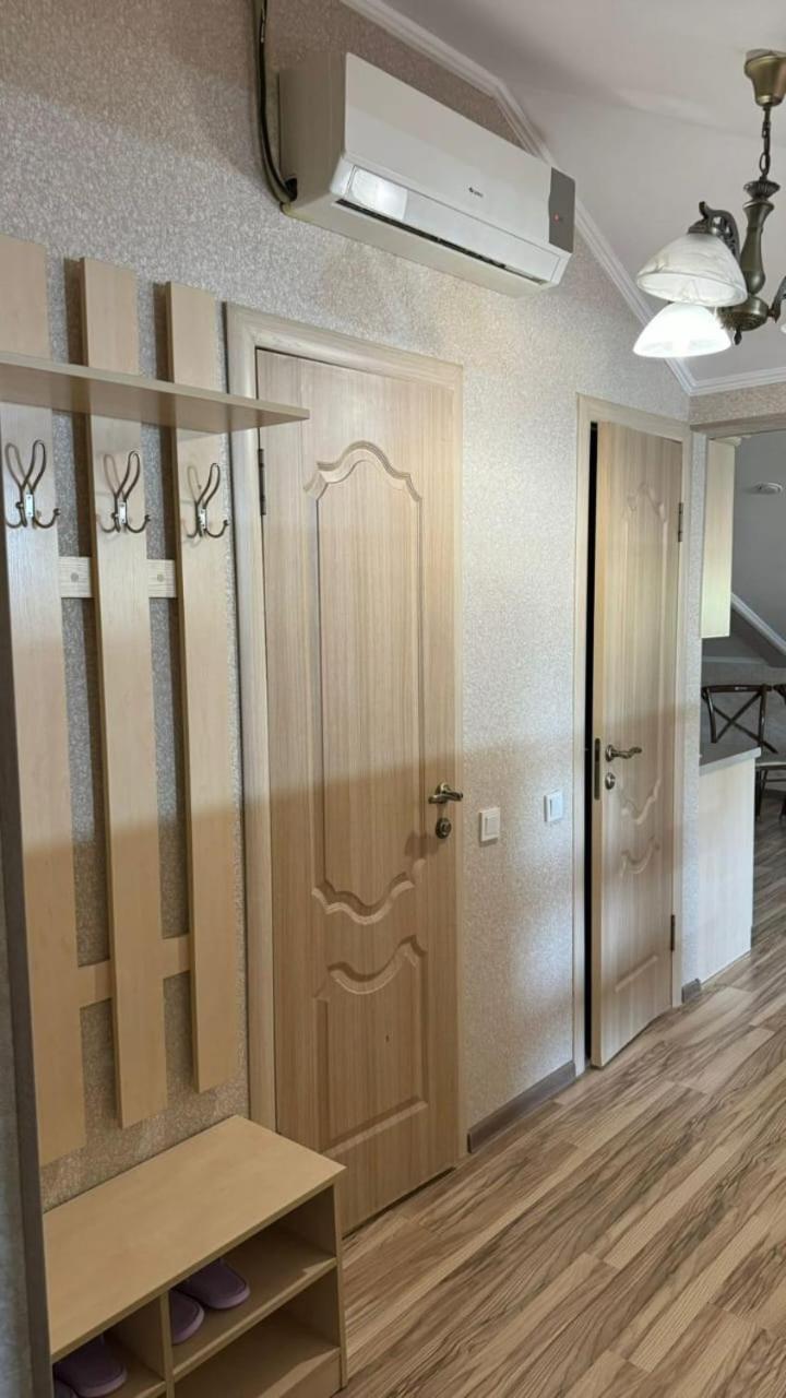 Apartments On Mustafa Ozturk Almaty Bagian luar foto