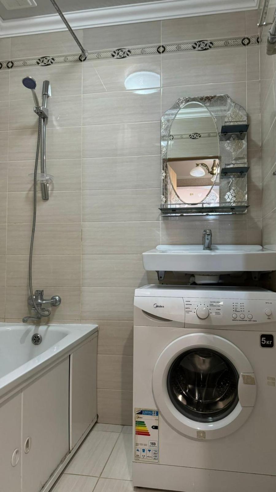 Apartments On Mustafa Ozturk Almaty Bagian luar foto